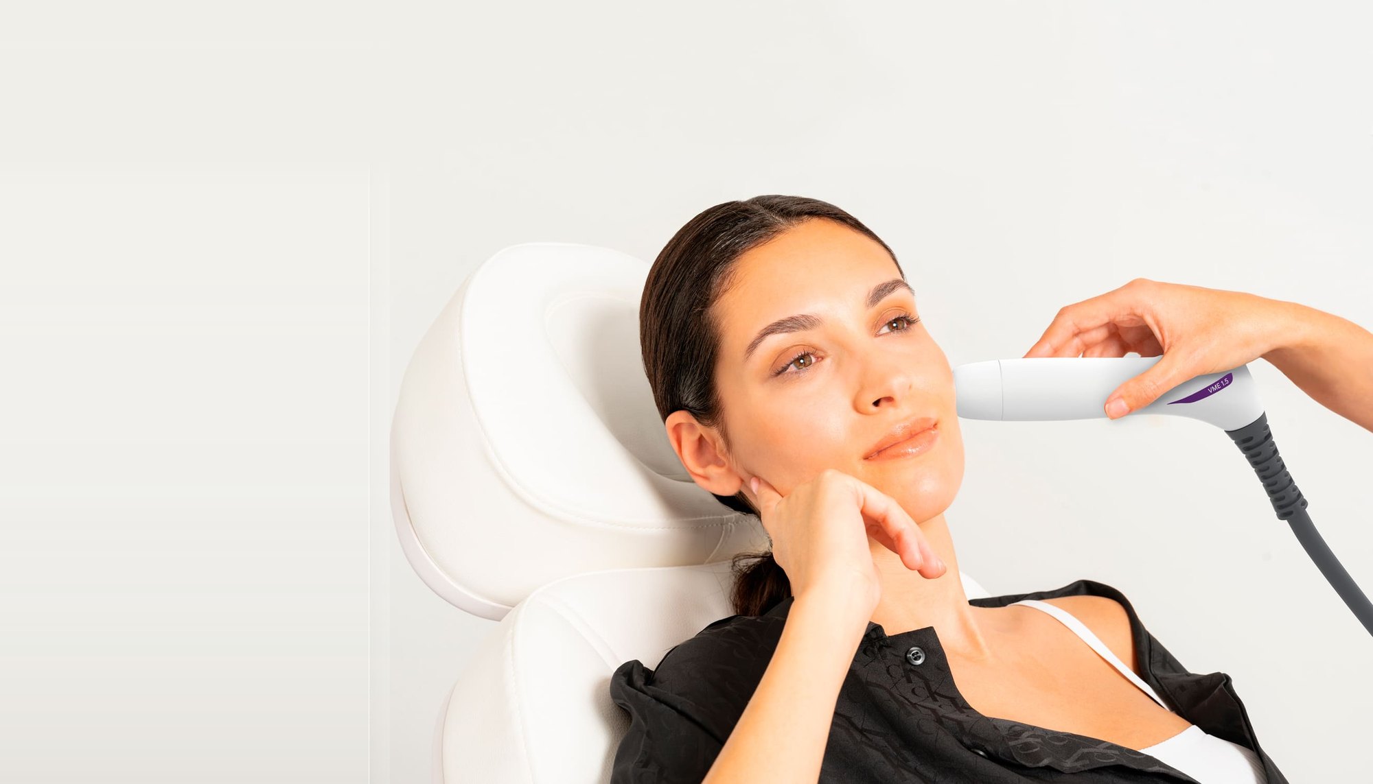 Tratamiento facial con la plataforma HIFU V-10 Max
